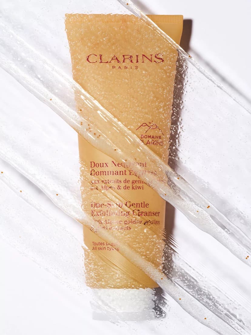 One-Step Gentle Exfoliating Cleanser – image 3